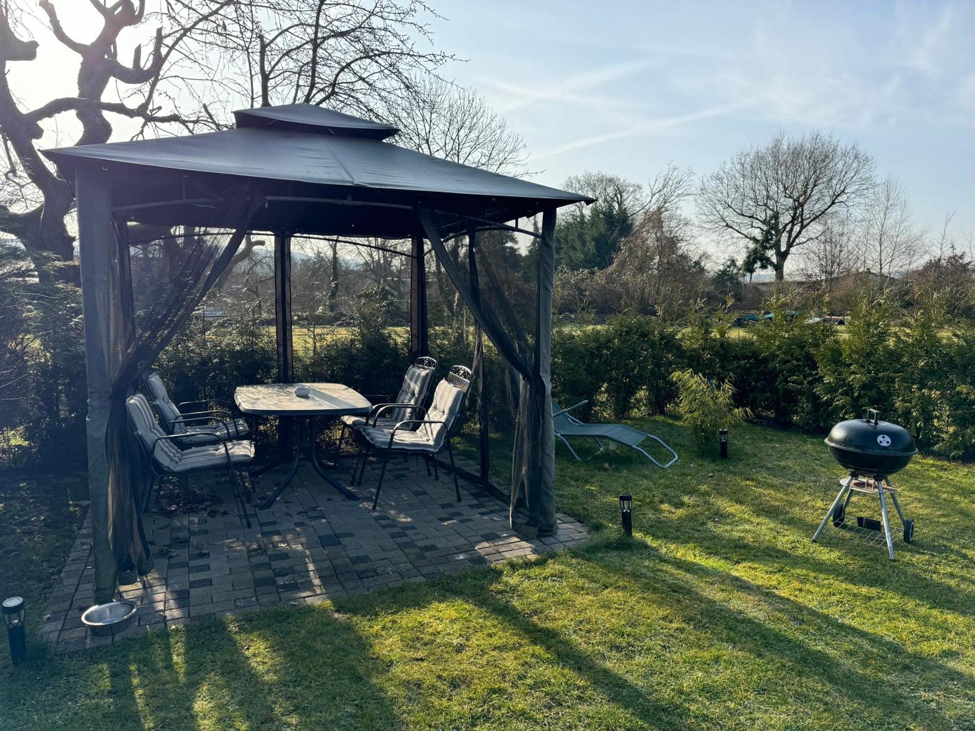 Ferienwohnung Am See Dillich - Ruhige Lage - Eigener Garten - Direkt Neben Einem Natursee Borken  Exterior photo