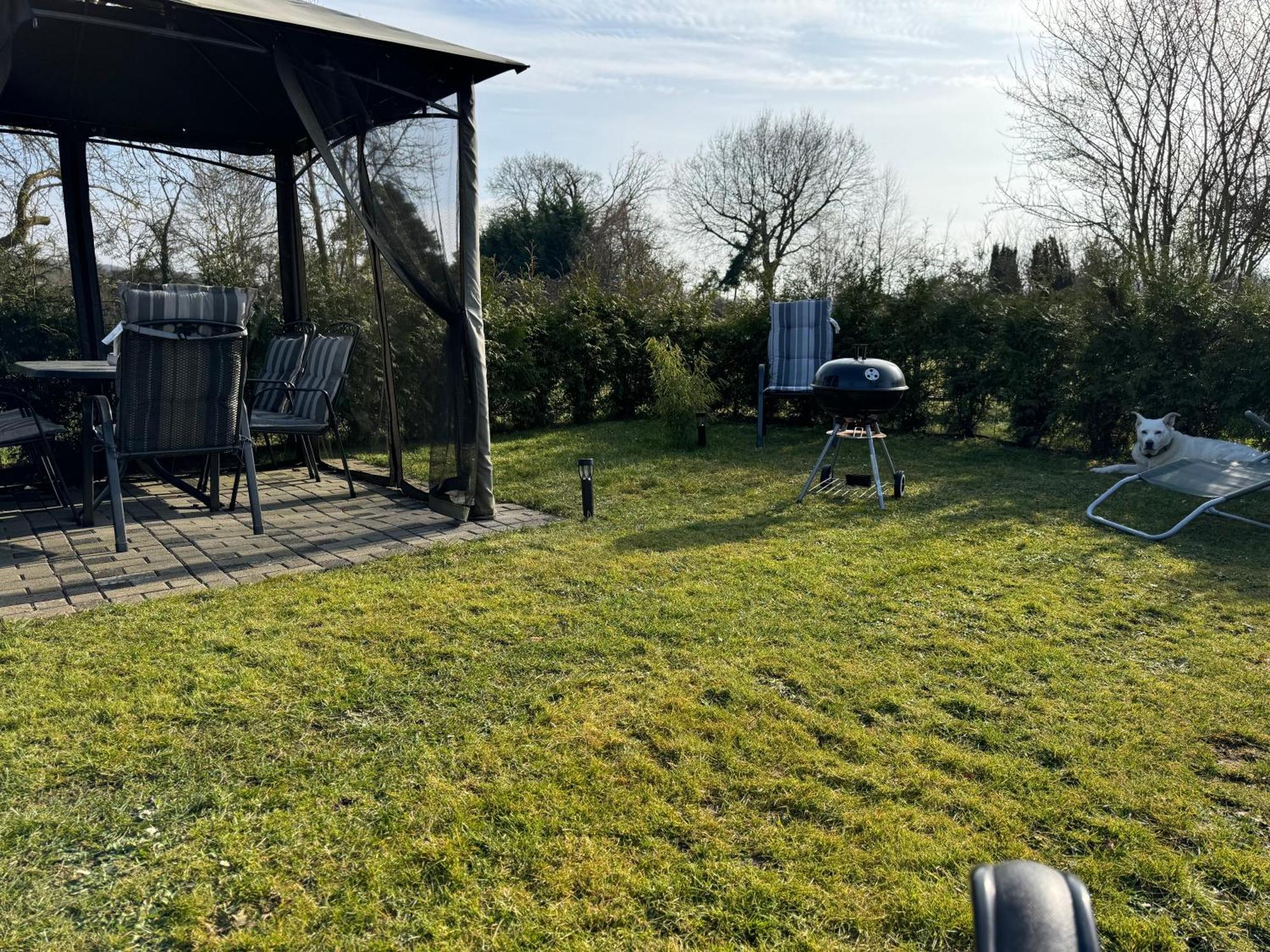 Ferienwohnung Am See Dillich - Ruhige Lage - Eigener Garten - Direkt Neben Einem Natursee Borken  Exterior photo